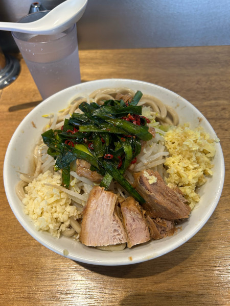 「ラーメン(1000円)ニンニク・アブラ 辛ニラ(100円) しょ」@MEN YARD FIGHTの写真