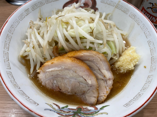 「ミニラーメン、缶ビール1300円」@ラーメン豚山 金沢文庫店の写真