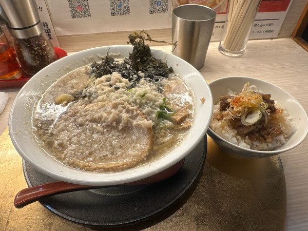 「背脂煮干しそば」@麺屋 音 柏店の写真