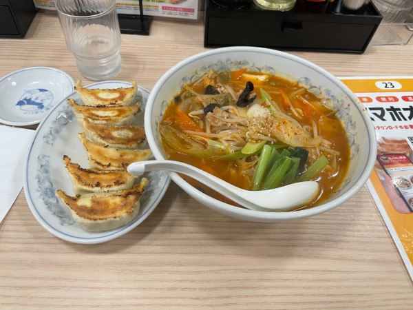 「辛らーめん」@ぎょうざの満洲 小江戸館の写真
