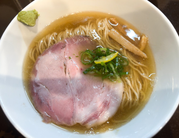 「鯵煮干の塩そば」@町田汁場 しおらーめん進化 町田駅前店の写真