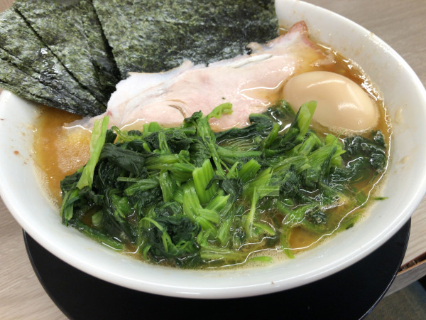 「直伝ラーメン」@王道家直伝 との丸家 越谷店の写真