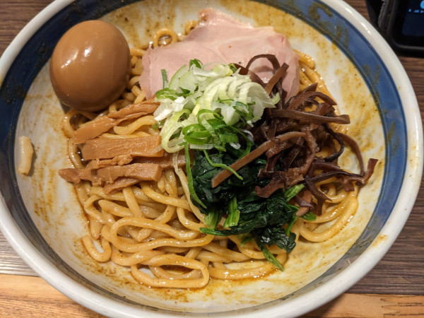 「カレー油そば200g＋味玉」@油カダブラの写真