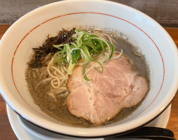 「煮干しらーめん　白醤油（1000円）」@中華蕎麦 志の写真