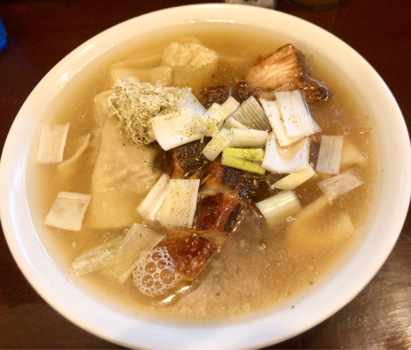 「ワンタンチャーシュー麺1550円　淡口100円」@手打ち 陰日向の写真