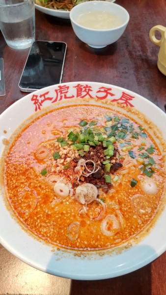 「白胡麻担々麺　1089円」@紅虎餃子房 青葉台東急スクエア店の写真
