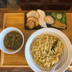 鰹出汁昆布水の梅しそ冷やしつけ麺全部麺大盛り¥1,850円(限定