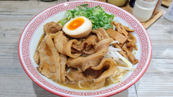 「徳島ラーメン全部増し」@徳島NOODLE ぱどるの写真