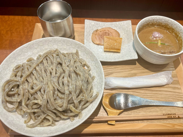「御影つけめん 中+麺増し」@手打式特級多加水 御影麺 鏑矢の写真