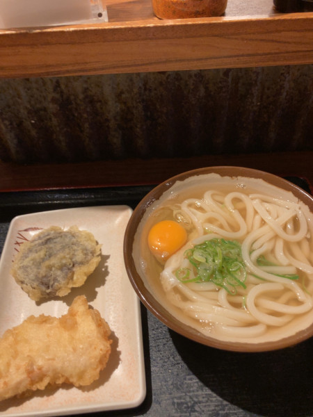 「月見うどん＋かしわ天＋椎茸天　950円」@本場さぬきうどん 親父の製麺所 上野店の写真