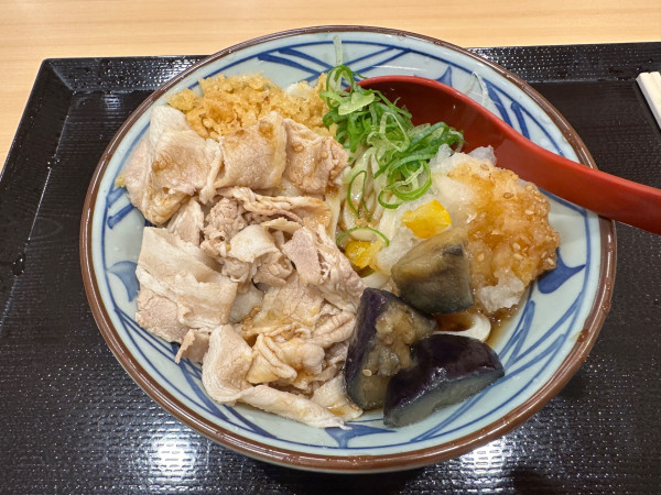「鬼おろし豚しゃぶぶっかけうどん（並盛）840円」@丸亀製麺 イーサイト高崎店の写真