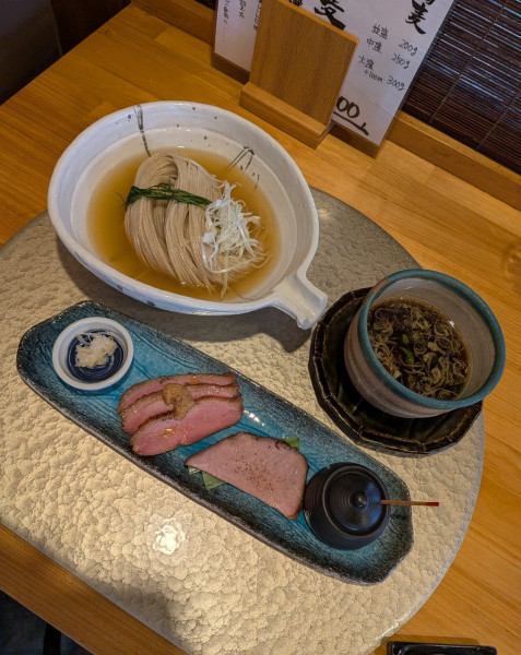 「赤茄子出汁〆鶏つけ蕎麦~鴨肉のフォアグラ焼添え~」@中華蕎麦 鳴神食堂の写真