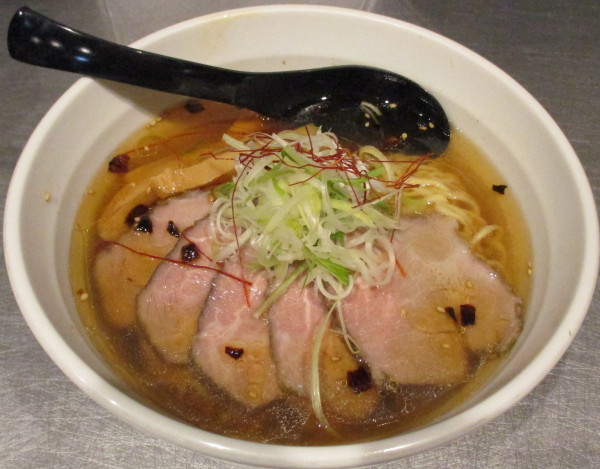 「琥珀醤油チャーシュー麺+サービスメンマ 800円」@天雷軒 四ツ谷本店の写真