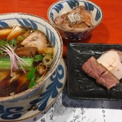 特製醤油ラーメン　ロースポーク丼ハーフ¥1800 ＋¥300