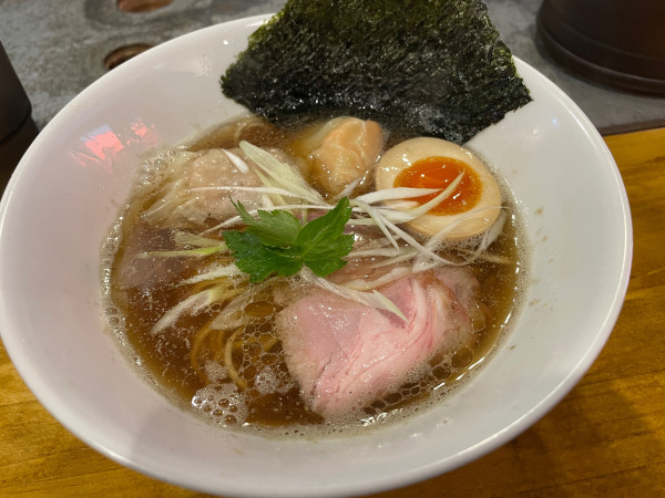 「しょうゆ山椒ワンタンラァ麺」@麺屋おやゆびの写真