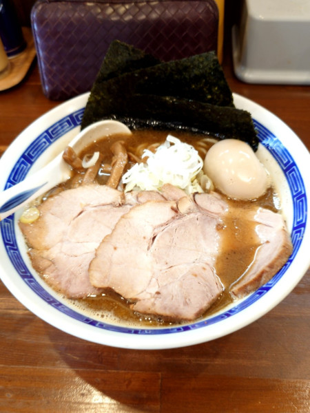 「醤油ラーメン　ちょいマシトピ」@麺屋 青の写真