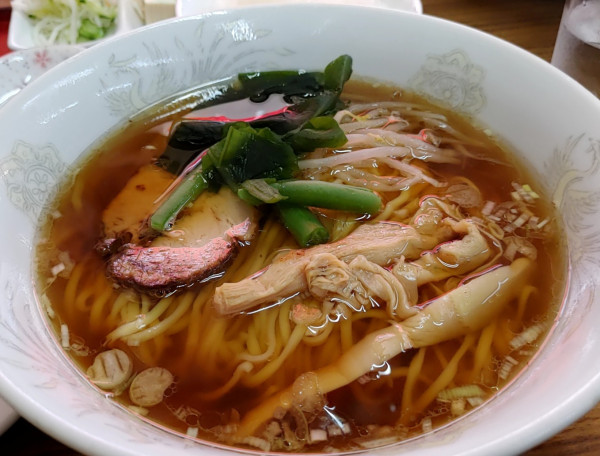「ラーメンと餃子セット（半ライス付）（814円）」@中国料理 金鶏の写真