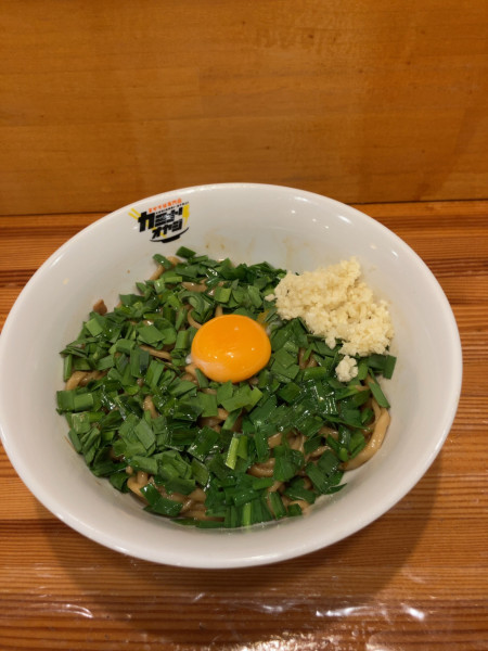 「ニラそば　950円」@まぜそば専門店 カミナリオヤジの写真