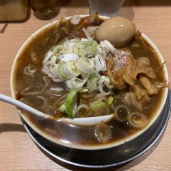 札幌ブラック味玉入り1350円