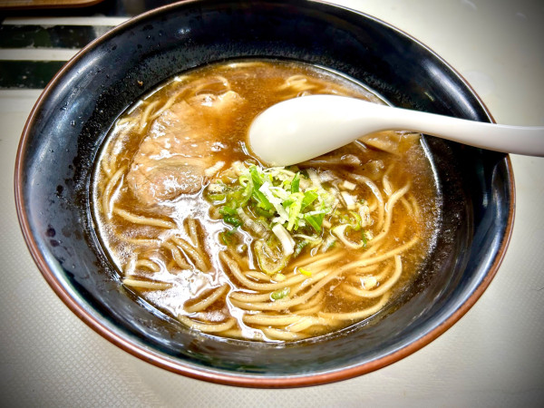 「ラーメン(850¥)」@支那そば処 麥蕎麦やの写真