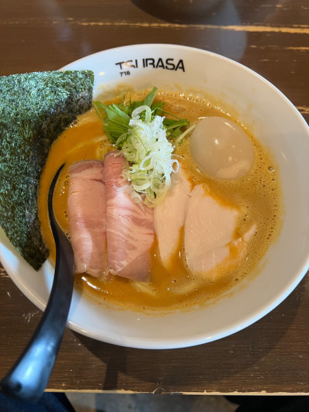 「辛白湯 塩 大盛り 全部のせ」@ラーメン翼の写真
