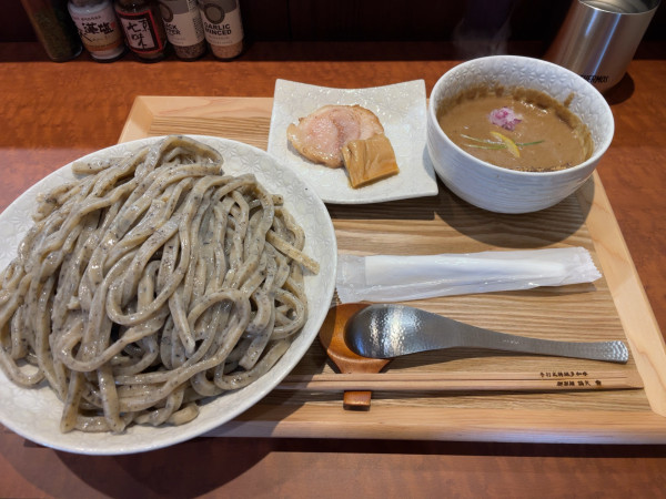 「街影つけめん中 1400円+麺増し200円×3」@手打式特級多加水 御影麺 鏑矢の写真