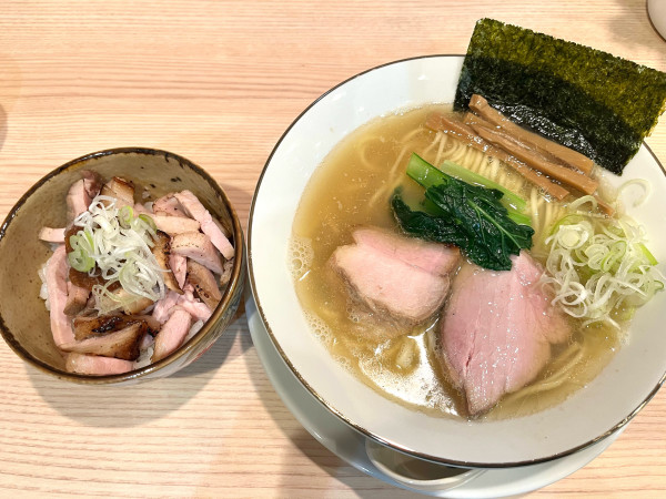 「塩ラーメン肉飯」@らーめん3000の写真