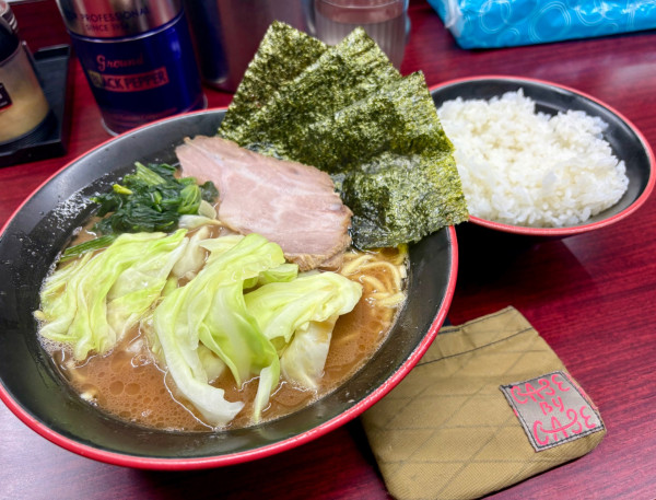 「ラーメン＋キャベツ＋∞ライス」@麺家 紫極 大泉学園店の写真