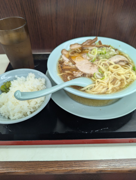 「中華そば+大ライス」@新橋ニューともちんラーメン 神保町店の写真