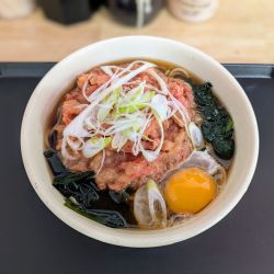 紅生姜天そば＋生卵（690円)