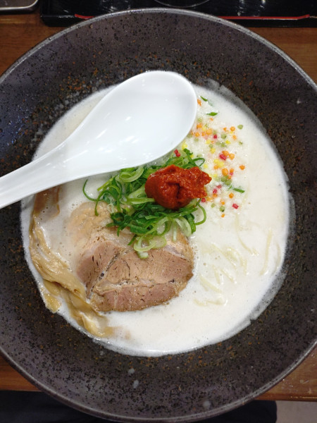 「赤豚骨　900円」@自家製多加水極太麺 ISAMIの写真