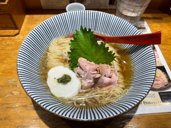 「羅臼昆布の冷やしとろみそば」@焼きあご塩らー麺 たかはし 新宿本店の写真