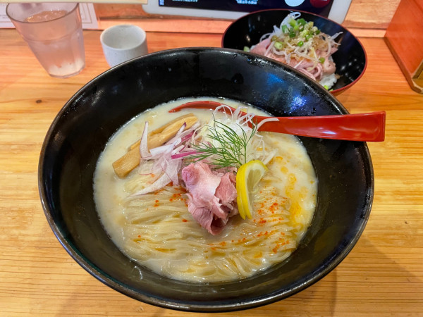 「蟹だし冷やしそば」@焼きあご塩らー麺 たかはし 歌舞伎町店の写真