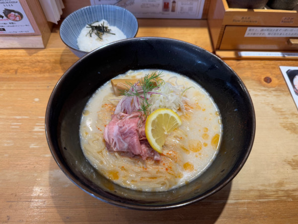 「【限定】オマール海老の冷しそば＋お茶漬け用白めし」@焼きあご塩らー麺 たかはし 上野店の写真