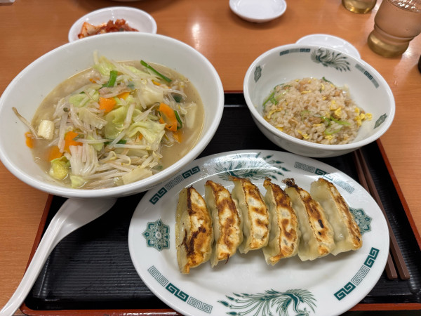 「タンメン、チャーハン、餃子セット」@日高屋 日暮里東口店の写真