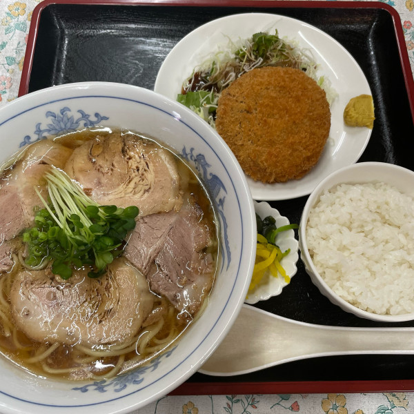 「ちゃあしゅうめん 700円 半ライスセットメンチ 200円」@よか楼 本店の写真