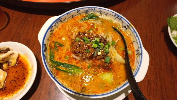 「担々麺定食(1100円)」@赤坂 重慶府 新宿店の写真