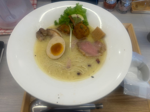 「AA麺　タンドリーチキン鶏白麺　1380円」@鶏塩麺リオンの写真