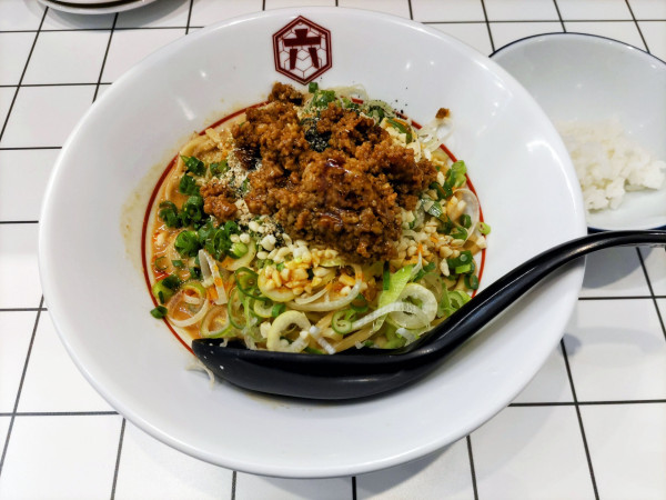 「汁なし担々麺 790円」@汁なし担々麺と町中華 六根 住吉店の写真