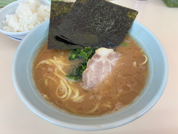 「ラーメン（かため、濃いめ）」@横浜家系ラーメン田中の写真