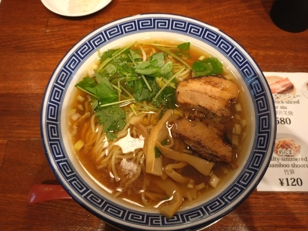 「醤油らあめん（ストレート）930円」@東京らあめんタワー 芝大門本店の写真