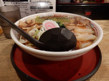 「越後長岡醤油らーめん」@麺酒場 ひかるの写真