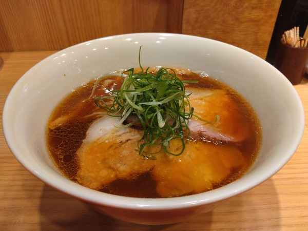 「醤油らぁ麺」@中村麺三郎商店の写真