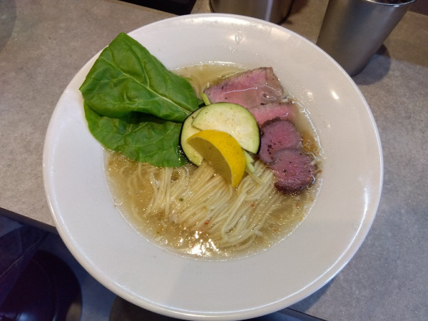 「牛骨の塩ラーメン 牛タン乗せ 限定 大盛」@BIRI BIRI CRUSH MENの写真