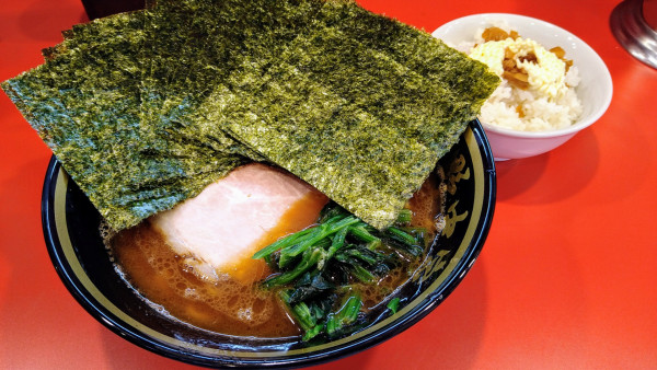 「ラーメン(味濃いめ･麺硬め)+海苔Ｗ･ライス食べ放題」@七代目野中家の写真