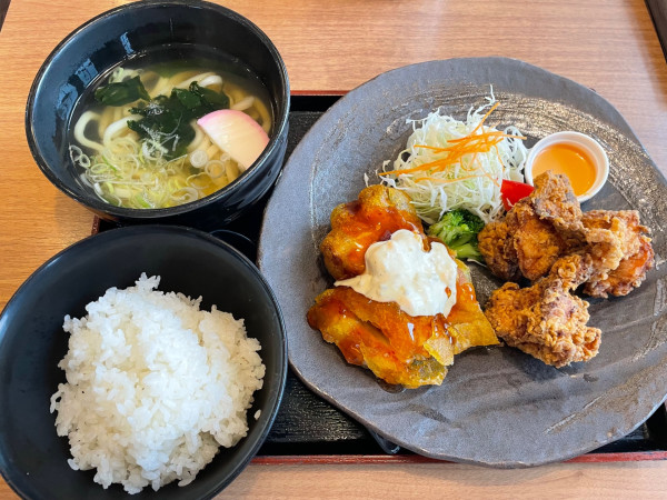 「チキン南蛮＆碧南白しょうゆ唐揚げ定食　ミニうどん」@味まるの写真