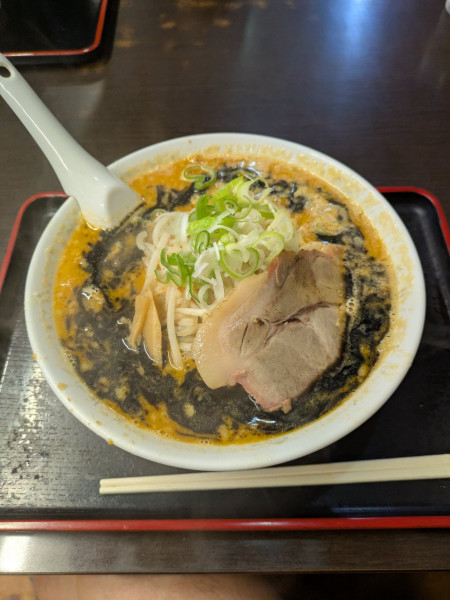 「本日のラーメン（黒みそ）」@北海とんこつら～めん純輝 八千代店の写真