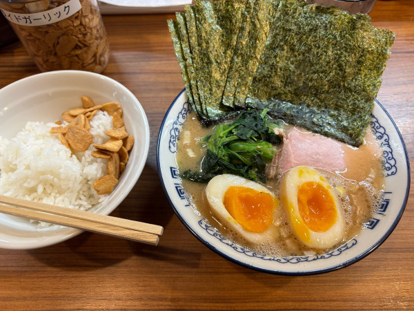 「ミニのり玉ラーメン」@横浜豚骨醤油ラーメン YOLOの写真