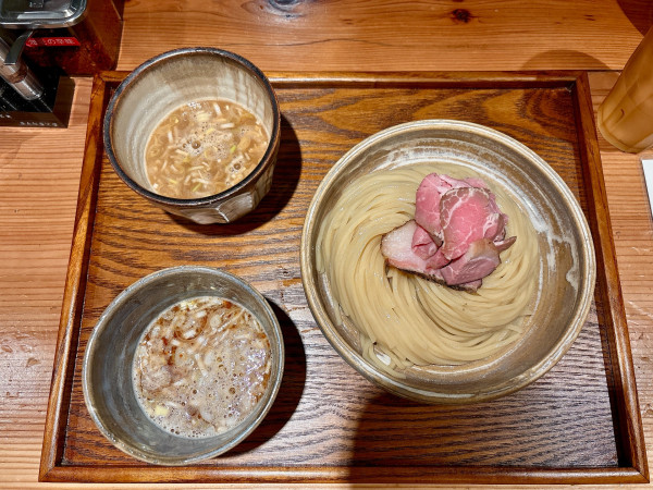 「つけ汁2種 つけめん(300g):1,300円」@あいだやの写真