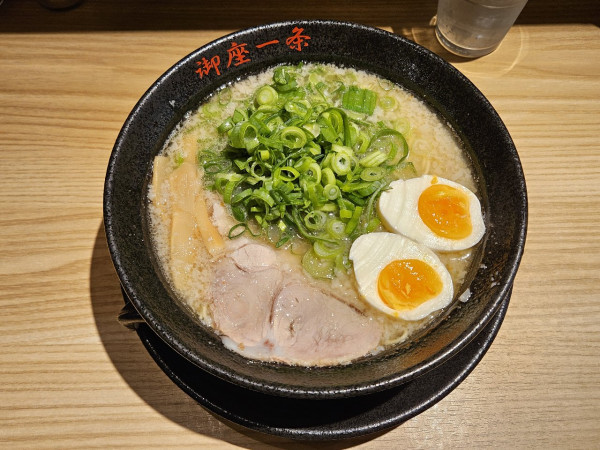 「九条ネギ 御座一条らーめん+味玉」@京都ラーメン 御座一条の写真